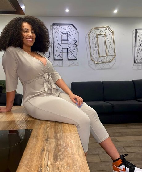 Ines Curly art actress picture