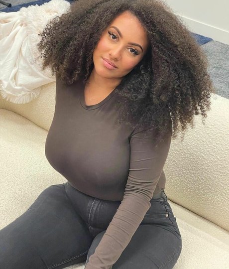 Ines Curly nudes model archive