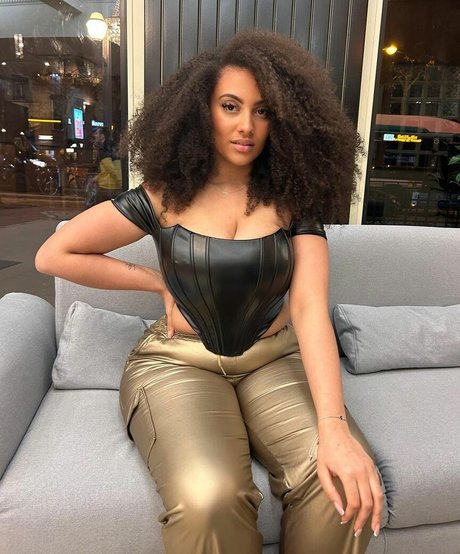 Ines Curly exclusive actress archive