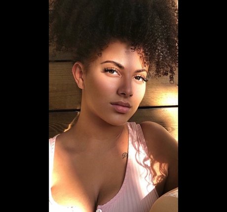 Ines Curly nudes actress images