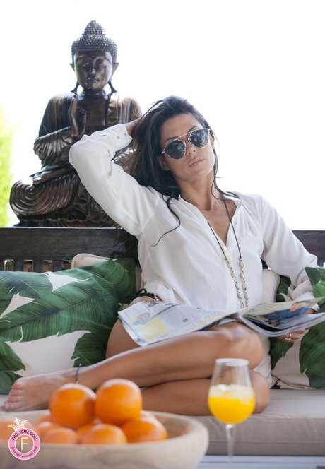 Alexa Tomas art model photo