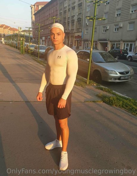 youngmusclegrowingboy hot actress pic