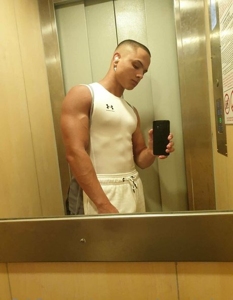 youngmusclegrowingboy hot star picture