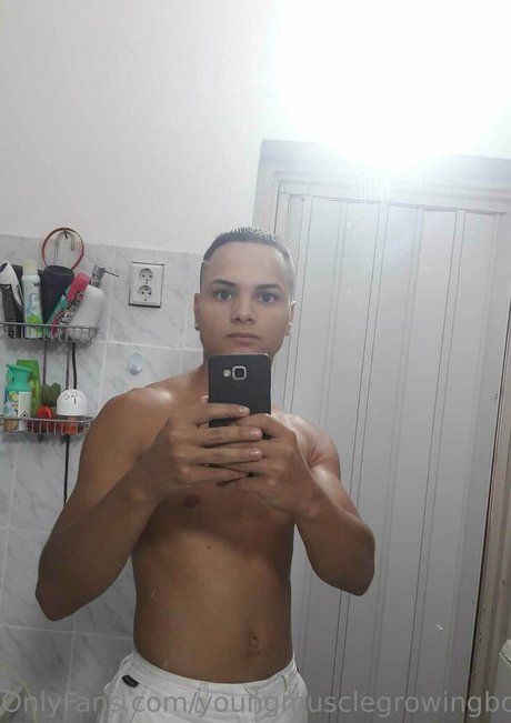 youngmusclegrowingboy star naked pictures