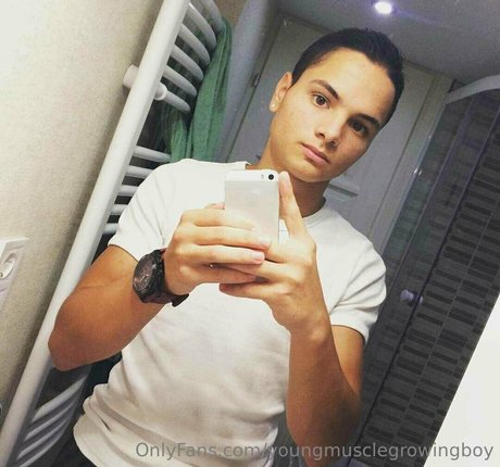 youngmusclegrowingboy model nude pictures