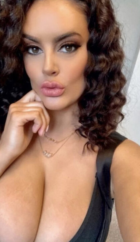 Elleford_ erotic actress pics