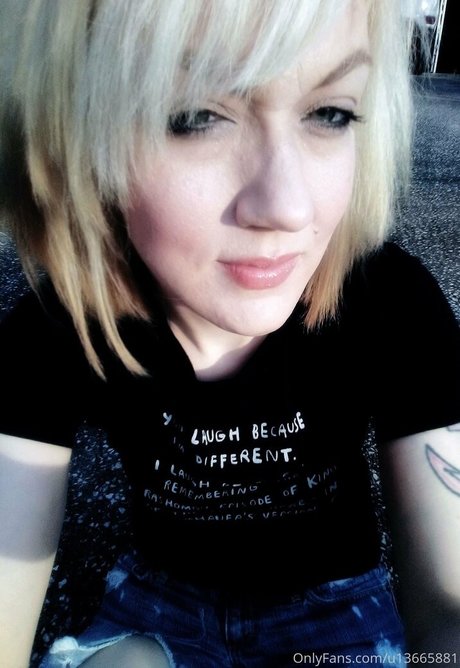 jickyj adult star photos