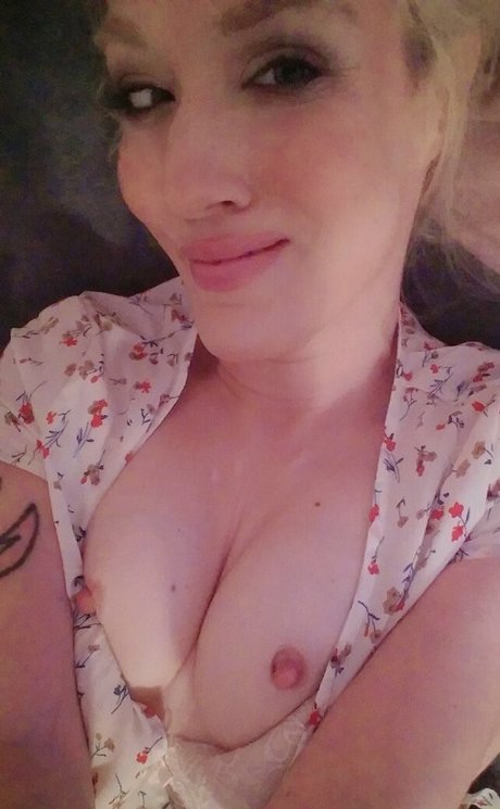 jickyj pornographic model photo