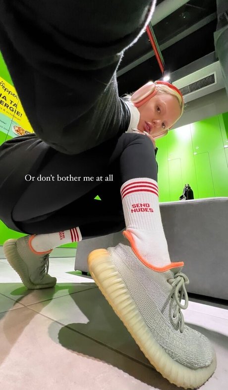 Alexandra Stan porn model gallery