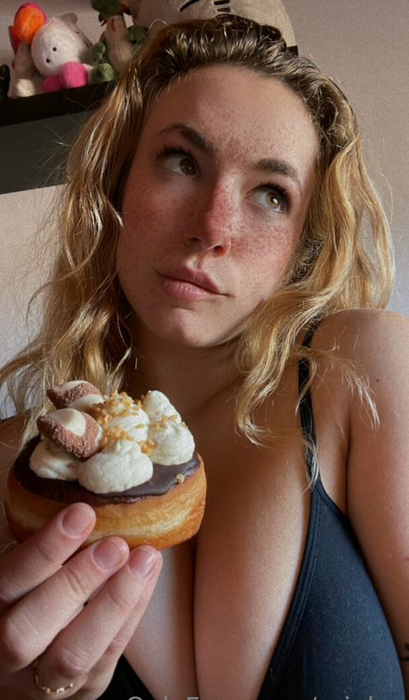 arialuz nudes star galleries