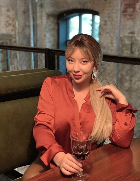 curvy model kate top model img