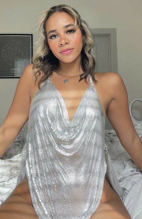 xobreebby naked model pics