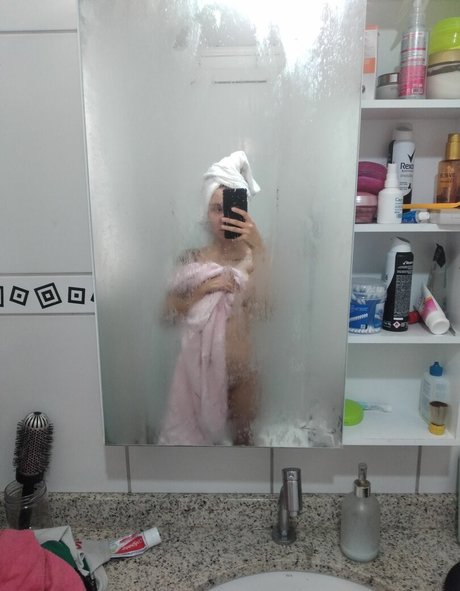 Liz Oliver model adult picture