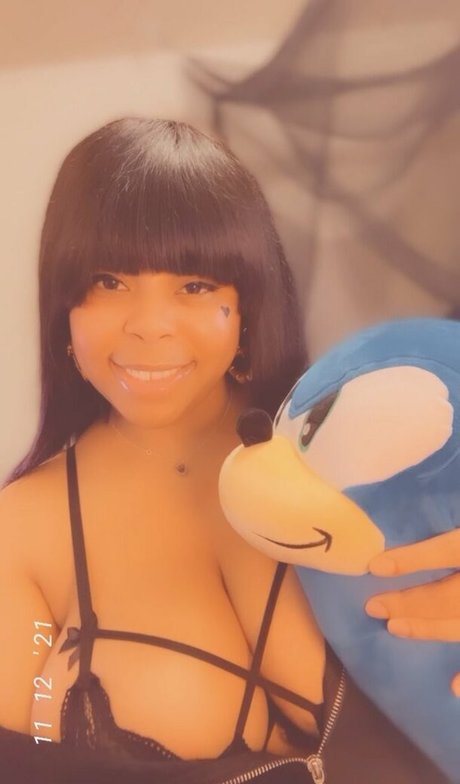 Cinnabus pretty model image