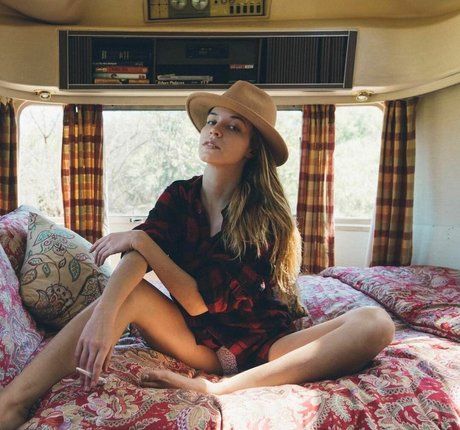 Alexis Knapp star high quality photo