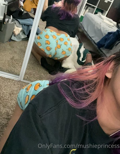 geekie boos hot model photo