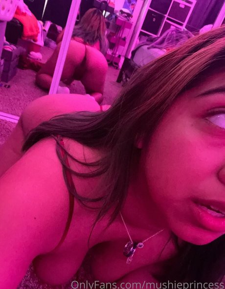 geekie boos pornstar naked img