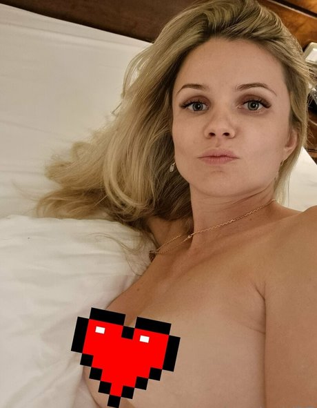 lovelygirl17 model pornographic photos