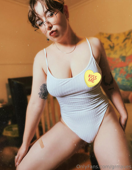 grrraves nude model pictures