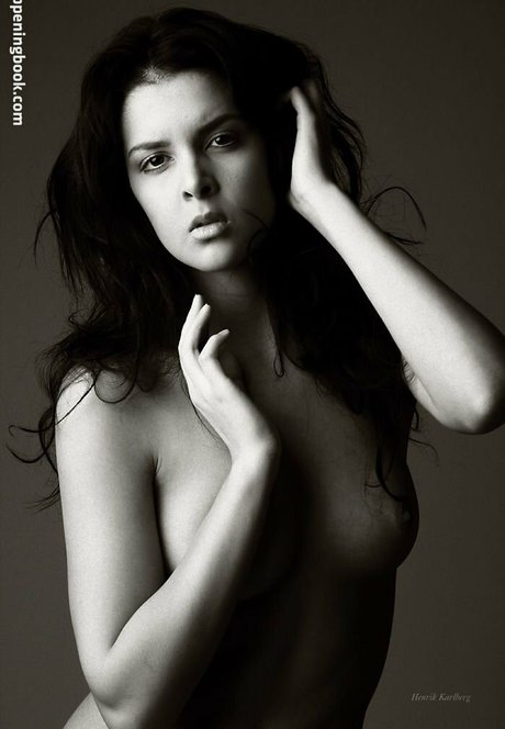 Sara Chafak naked model pictures