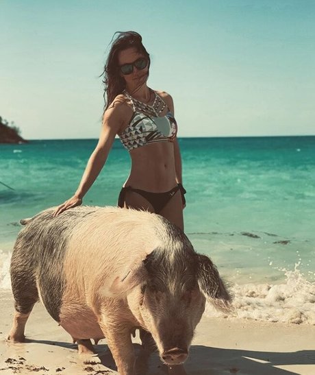 Sara Chafak perfect actress pics