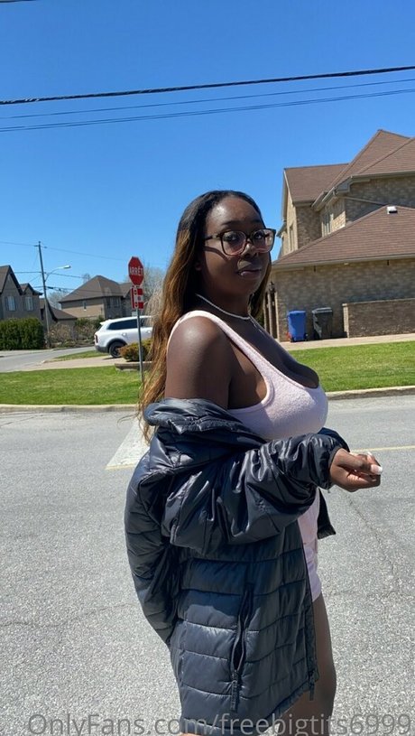 freebigtits6999 model pornographic image