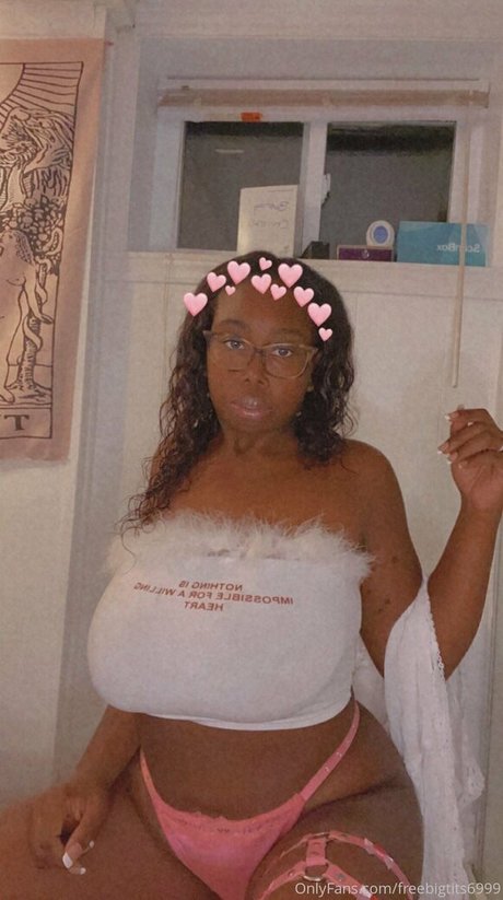 freebigtits6999 pretty actress picture