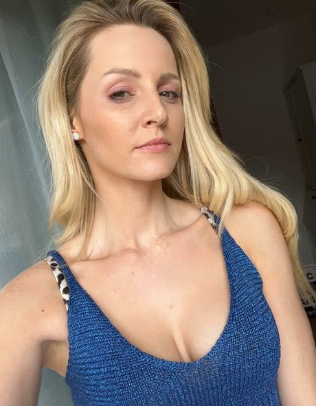 Melissa Naschenweng star nice images