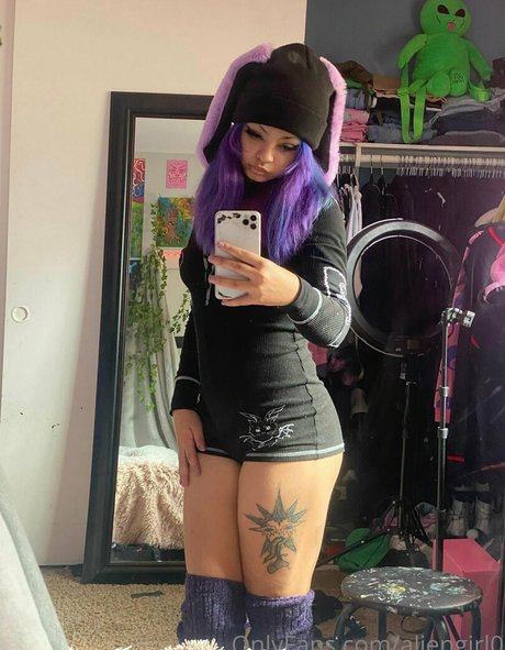aliengirl0 naked pornstar photos