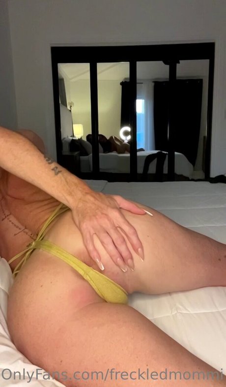 freckledmommi naked actress photos