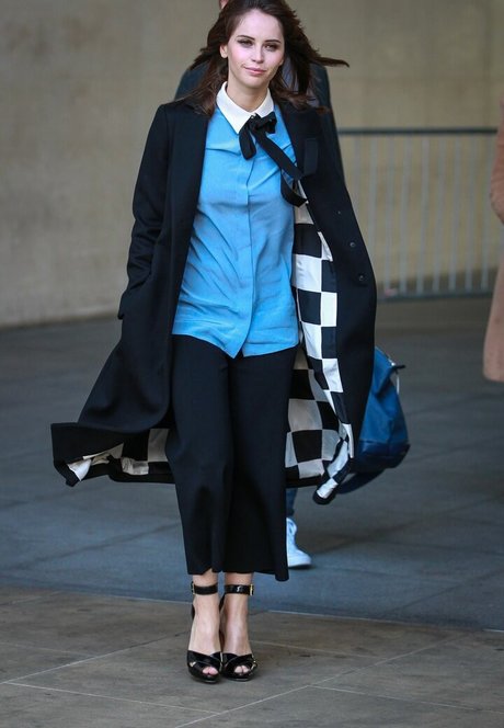 Felicity Jones model pretty img