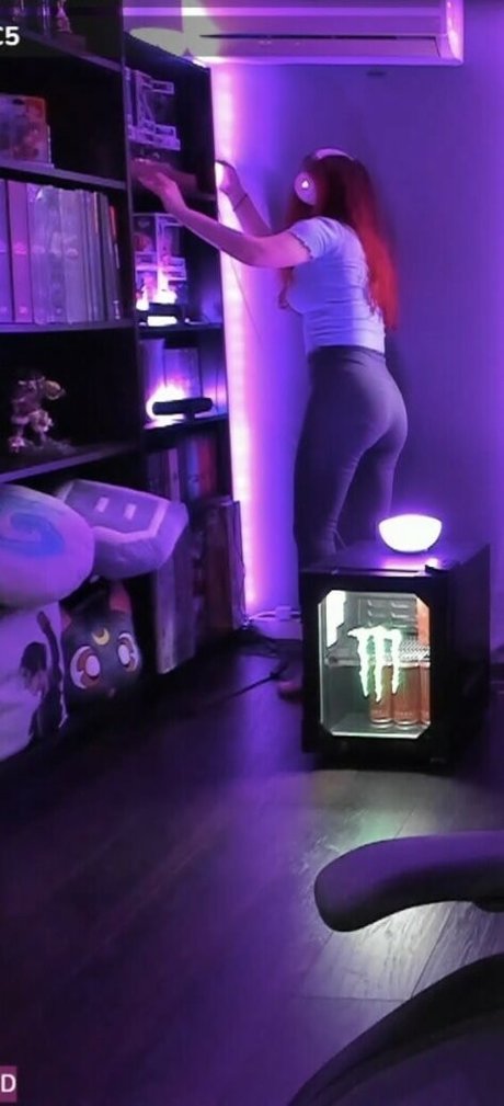 AnnieFuchsia star top image