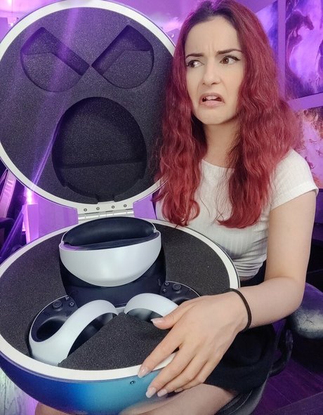 AnnieFuchsia star nudes pics