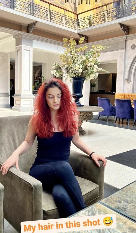 AnnieFuchsia beautiful pornstar pictures