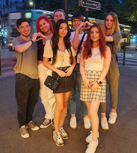 AnnieFuchsia star porn pic