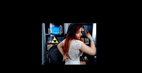 AnnieFuchsia naked pornstar galleries