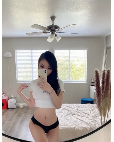 Smexyrosies star nude picture