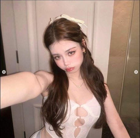 amberrllo pornstar img