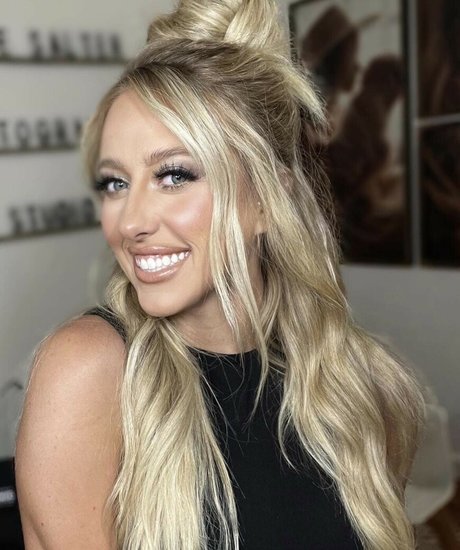 Brittany Lynne art model photo