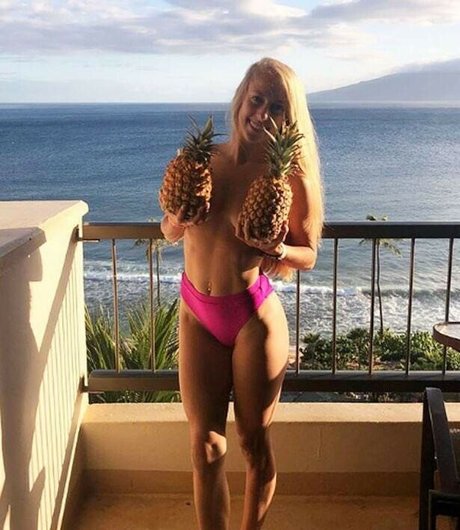 Brittany Lynne sexy pornstar photos