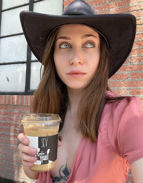 Ayytrae high quality actress images