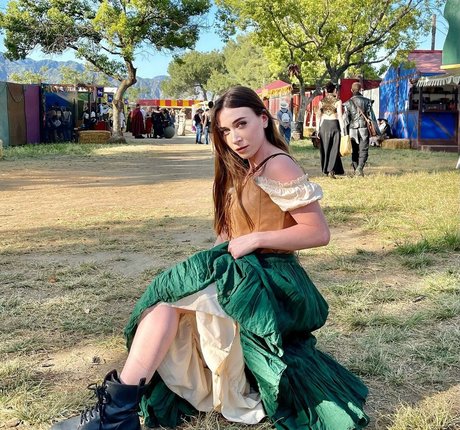 Ayytrae beautiful actress gallery