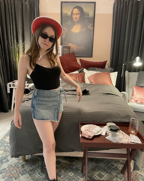 Ayytrae adult actress img