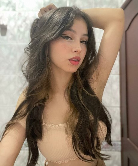 Eva Partis perfect model image