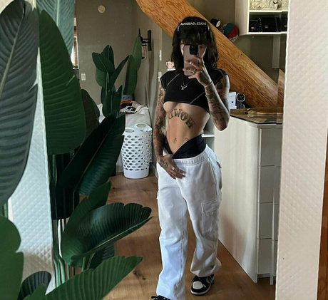 Notsick3 naked pornstar picture