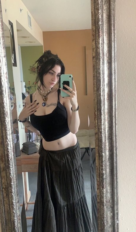 Thatkidronni beautiful actress pictures