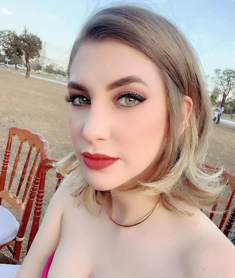 Carol Moreira model naked img