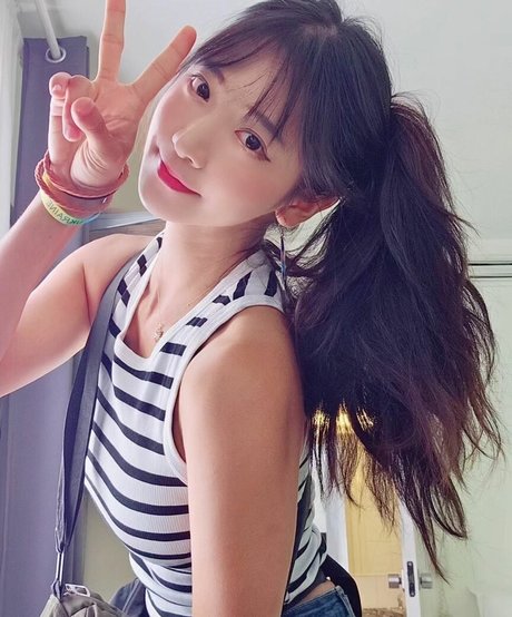 jinnytty hot model picture