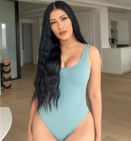 Simaria model beautiful images