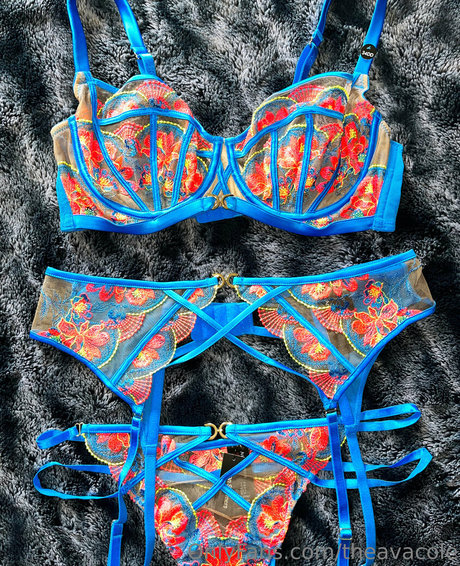 theavacole adult actress image